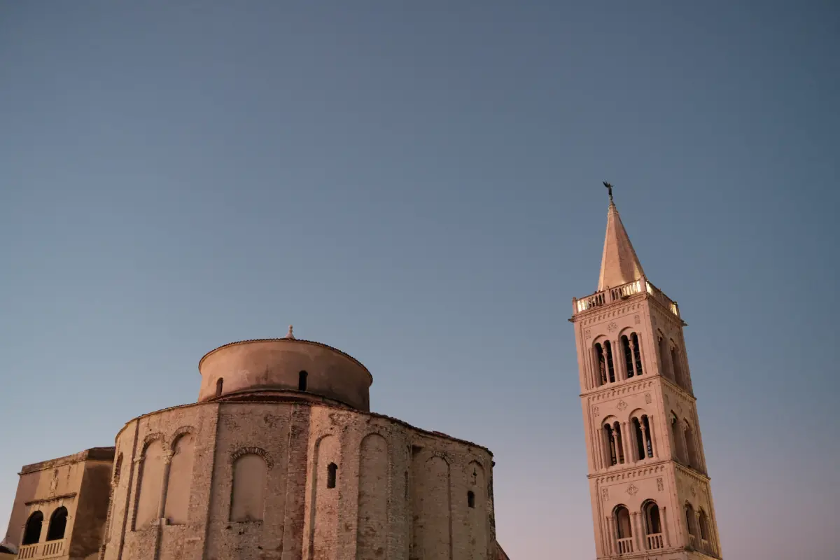 Kirche des heiligen Donatus und Glockenturm in Zadar