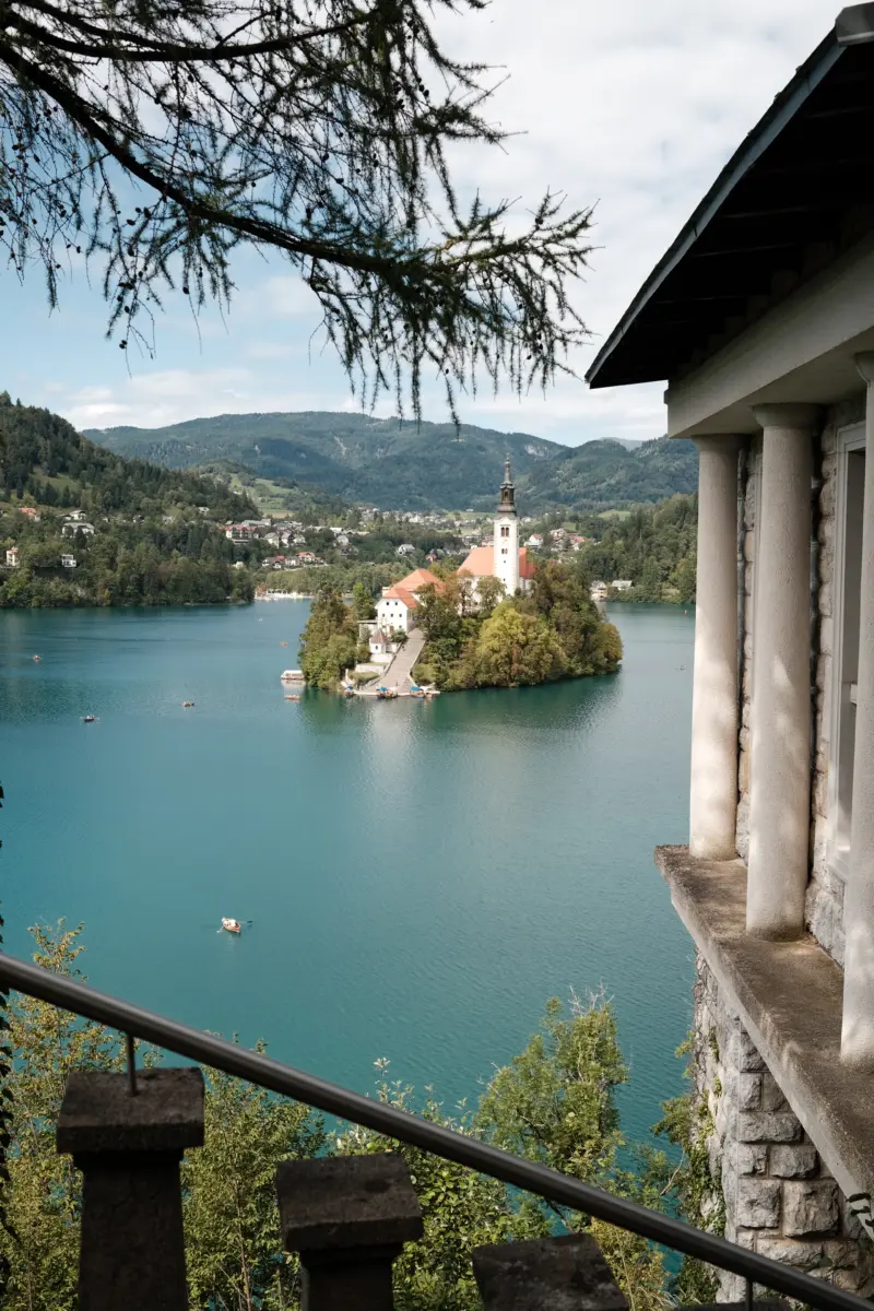 Blick auf die Insel im Bleder See mit Kirche